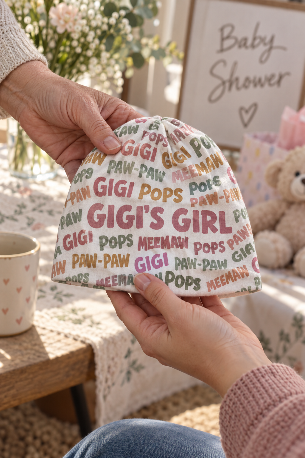 Custom Baby Beanie ready to give, personalized design readable (04-gift.png)